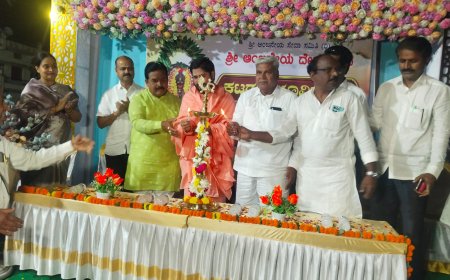 ಓಂ ನಗರದಲ್ಲಿ ಶ್ರೀ ಆಂಜನೇಯ ದೇವಸ್ಥಾನದ ಕಟ್ಟಡಕ್ಕೆ ಭೂಮಿಪೂಜೆ ಹಾಗೂ  ಹಕ್ಕುಪತ್ರವನ್ನು ಶ್ರೀ ಆಂಜನೇಯ ಸೇವಾ ಸಮಿತಿಗೆ ಹಸ್ತಾಂತರ