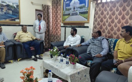 ಬೆಂಗಳೂರು - ಮುಂಬೈ   ಮಧ್ಯೆ  ರೈಲು ಪ್ರಯಾಣಿಕರಿಗೆ ದೀಪಾವಳಿ ಗಿಫ್ಟ್ ನೀಡಿದ ಪ್ರಧಾನಿ ಮೋದಿಗೆ ಡಾ. ಉಮೇಶ್ ಜಾಧವ್ ಅಭಿನಂದನೆ