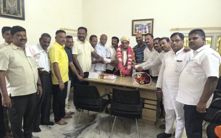 ಐದನೇ ಬಾರಿ ವಿಧಾನ ಪರಿಷತ್ತಿಗೆ ಆಯ್ಕೆಯಾದ ಶಶೀಲ್ ನಮೋಶಿ ಅವರಿಗೆ ಸನ್ಮಾನ