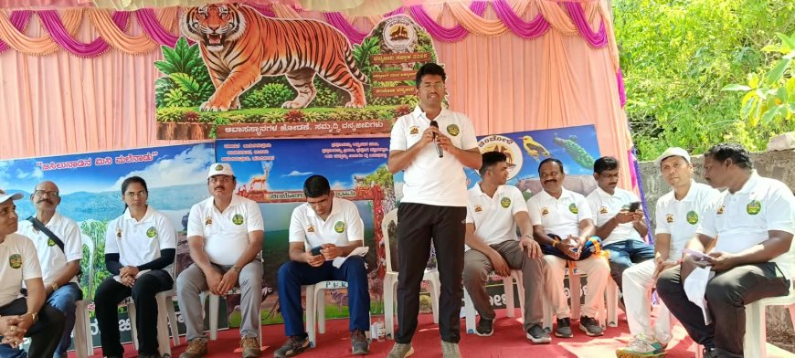 ಅಧಿಕಾರಿಗಳಿಂದಲೇ ಪ್ಲಾಸ್ಟಿಕ್ ವಸ್ತುಗಳು ಬಳಕೆಗೆ : ಪರಿಸರ ಪ್ರೇಮಿಗಳಿಂದ ಆಕ್ರೋಶ