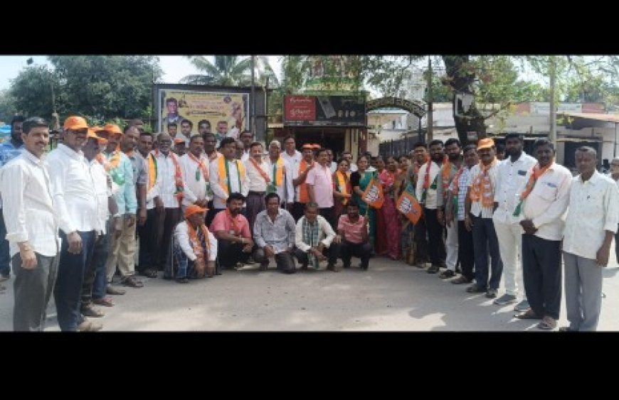 ನರೇಗಲ್ಲನಲ್ಲಿ ಪದವೀಧರರ ಕ್ಷೇತ್ರ ಚುನಾವಣೆ: ಎಸ್.ವಿ. ಸಂಕನೂರ ಗೆಲುವಿಗೆ ಬಿಜೆಪಿ ಕಾರ್ಯಕರ್ತರ ವಿಜಯೋತ್ಸವ