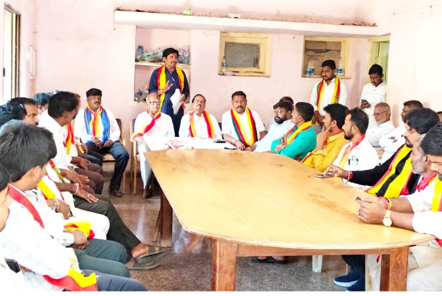 ಕನ್ನಡ ಸಾಹಿತ್ಯ ಪರಿಷತ್ತಿನ ಅಧ್ಯಕ್ಷರ ನಡೆ ಖಂಡಿಸಿ ಕನ್ನಡಪರ ಸಂಘಟನೆಗಳ ಸಭೆ ಹಿರಿಯರ ಸಲಹೆಯಂತೆ ಕಾಲ್ನಡಿಗೆ ಹೋರಾಟ ಕೈಬಿಟ್ಟು ಶಾಂತಿಯುತ ಚರ್ಚೆ