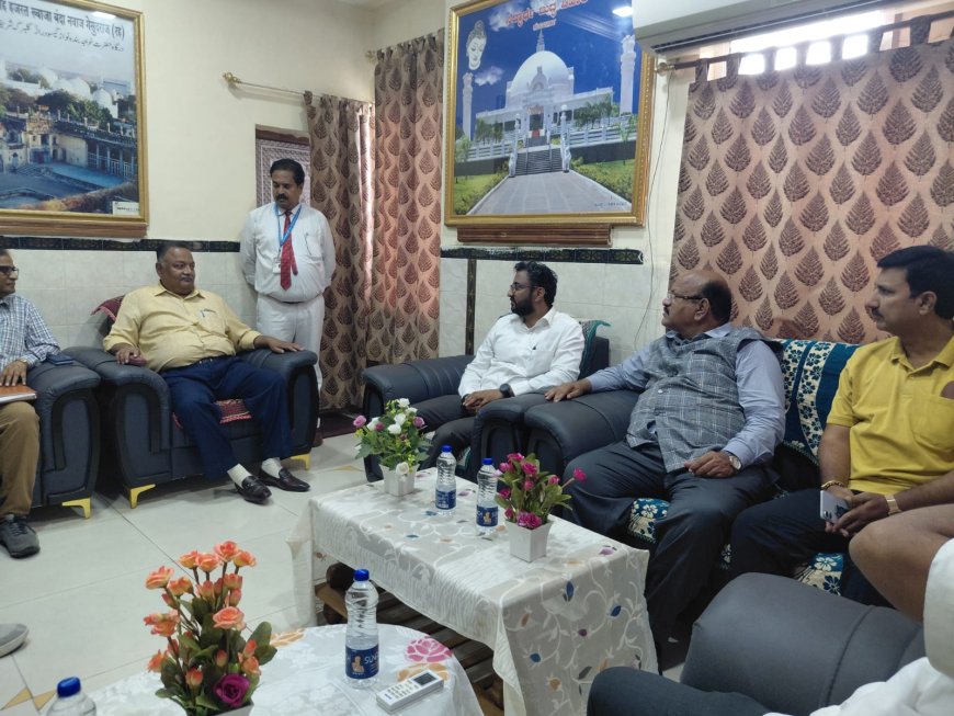 ಬೆಂಗಳೂರು - ಮುಂಬೈ   ಮಧ್ಯೆ  ರೈಲು ಪ್ರಯಾಣಿಕರಿಗೆ ದೀಪಾವಳಿ ಗಿಫ್ಟ್ ನೀಡಿದ ಪ್ರಧಾನಿ ಮೋದಿಗೆ ಡಾ. ಉಮೇಶ್ ಜಾಧವ್ ಅಭಿನಂದನೆ
